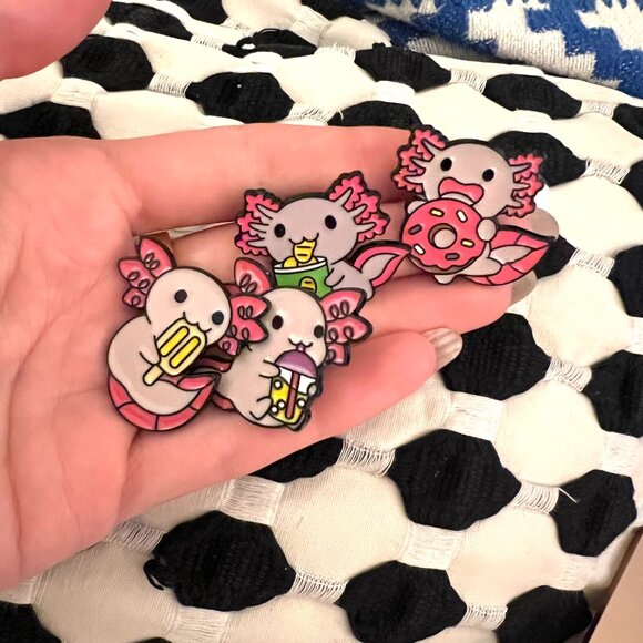🧷AMAZING BUNDLE OF 4 - Axolotl Enamel Pins - Pins, Pokemon, Anime, Cartoon - Picture 3 of 4